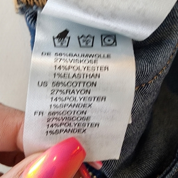 Articles Of Society Women's Raw Hem Denim Shorts Size 28. - Picture 7 of 9